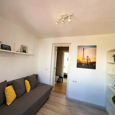 Mira - Casa De 3 Dormitorios, Terrazas, Vistas Al Mar, Parking Privado, Playa A 400 Metros, Centro A 500 Metros Lägenhet Torremolinos