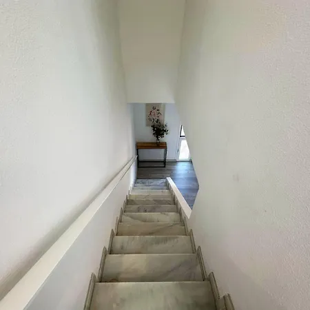 Mira - Casa De 3 Dormitorios, Terrazas, Vistas Al Mar, Parking Privado, Playa A 400 Metros, Centro A 500 Metros